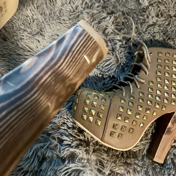 Shoe Republic LA studded block heel ankle boots - Picture 5 of 5